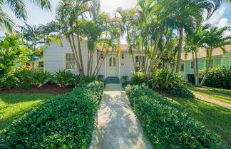 Photo 1 - Coco Plum Cottage, Walking Distance to Cityplace, Museums, Restaurants, Shops, W/pool