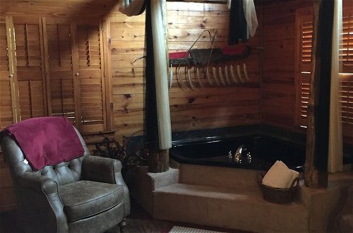 Photo 38 - Cherokee mountain log cabin resort