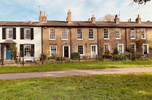 Photo 28 - The Midsummer Common - Modern & Spacious 2bdr House With Garden