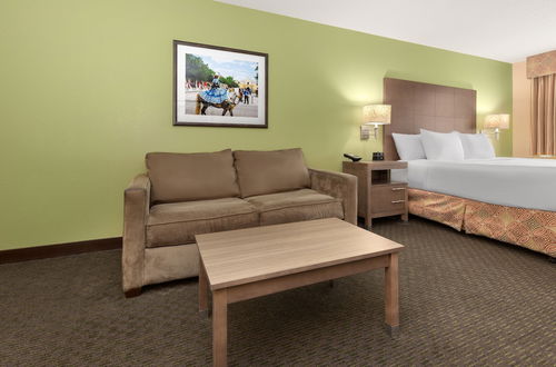 Photo 6 - La Quinta Inn & Suites by Wyndham San Antonio Medical Ctr NW