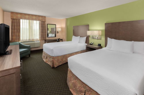 Photo 10 - La Quinta Inn & Suites by Wyndham San Antonio Medical Ctr NW