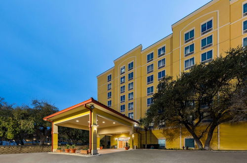 Photo 55 - La Quinta Inn & Suites by Wyndham San Antonio Medical Ctr NW