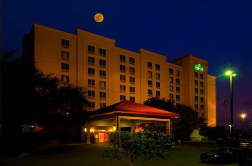 Photo 1 - La Quinta Inn & Suites by Wyndham San Antonio Medical Ctr NW