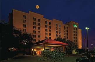 Photo 1 - La Quinta Inn & Suites by Wyndham San Antonio Medical Ctr NW
