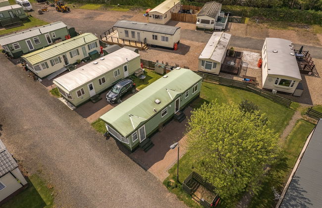 Lochlands 2BR Family Caravan - Pets - Play Park - Photo 20