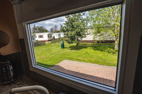 Photo 18 - 2 Bedroom Caravan in Lochlands Leisure Park