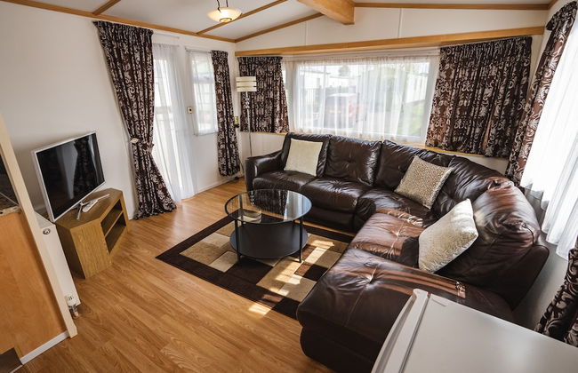 Lochlands 2BR Family Caravan - Pets - Play Park - Photo 1