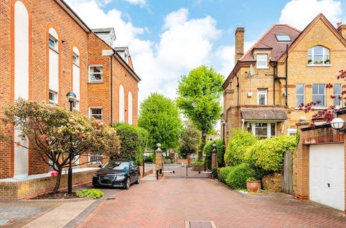 Photo 25 - Pleasant Putney Home Close to the Tube Station by Underthedoormat