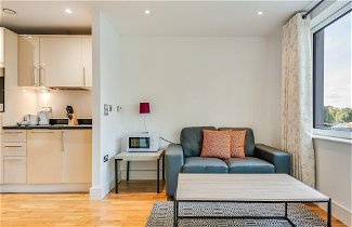 Photo 1 - Cosy Studio Apartment in Canary Wharf