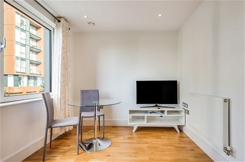 Photo 8 - Cosy Studio Apartment in Canary Wharf