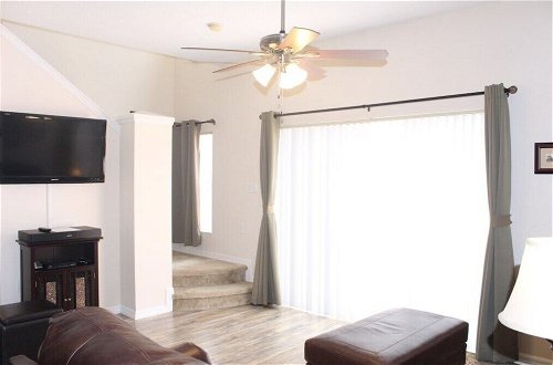 Photo 11 - Tv706or 3 Bedroom Townhouse by Redawning