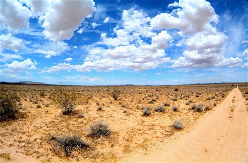 Foto 31 - Unique off Grid Desert Retreat, California, USA