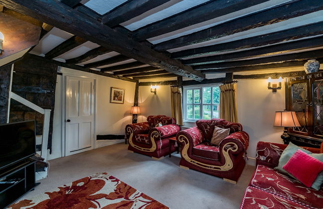 Yew Tree Cottage- Sleeps 12, Garden & Pet-friendly - Photo 24