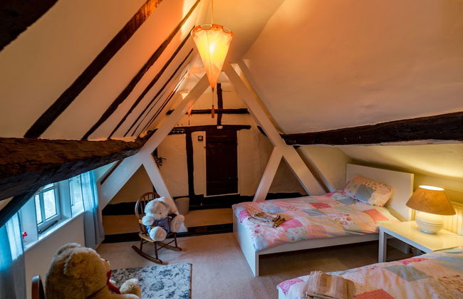Yew Tree Cottage- Sleeps 12, Garden & Pet-friendly - Photo 11