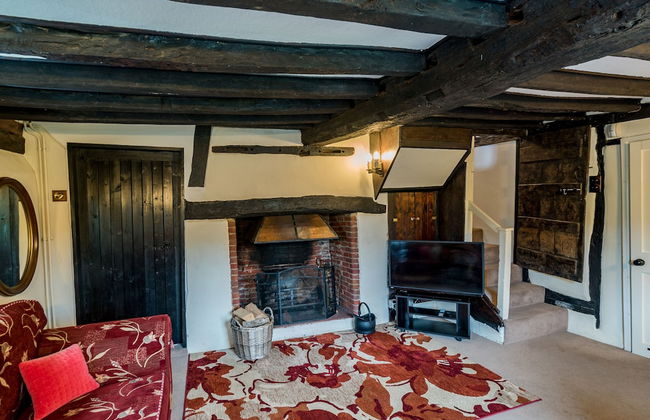 Yew Tree Cottage- Sleeps 12, Garden & Pet-friendly - Photo 3