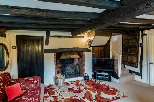 Photo 3 - Captivating 6 Bed Cottage in the Village of Moulso