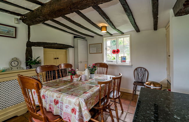 Yew Tree Cottage- Sleeps 12, Garden & Pet-friendly - Photo 14