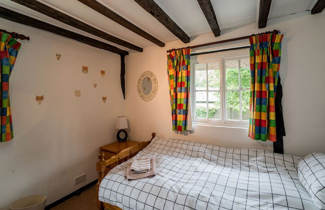 Yew Tree Cottage- Sleeps 12, Garden & Pet-friendly - Photo 8