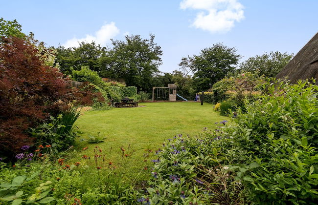 Yew Tree Cottage- Sleeps 12, Garden & Pet-friendly - Photo 34