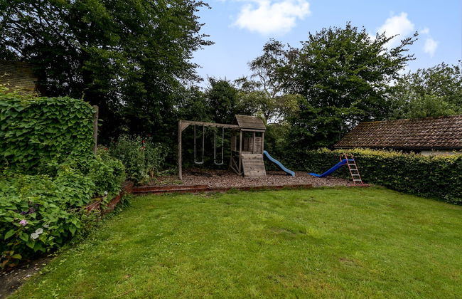 Yew Tree Cottage- Sleeps 12, Garden & Pet-friendly - Photo 32