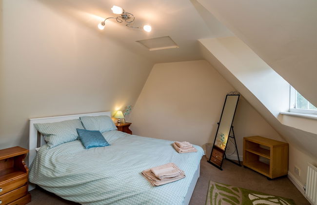 Yew Tree Cottage- Sleeps 12, Garden & Pet-friendly - Photo 5