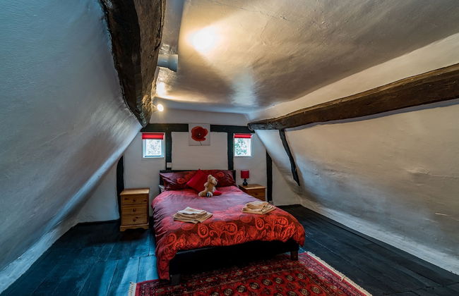 Yew Tree Cottage- Sleeps 12, Garden & Pet-friendly - Photo 2