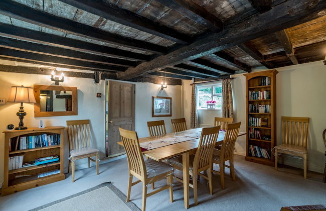 Yew Tree Cottage- Sleeps 12, Garden & Pet-friendly - Photo 20