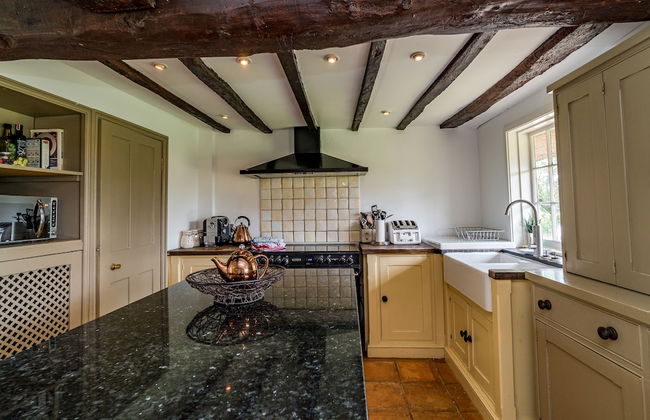 Yew Tree Cottage- Sleeps 12, Garden & Pet-friendly - Photo 12