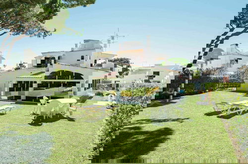 Foto 6 - Modern Holiday Home in Quarteira With Swimming Pool