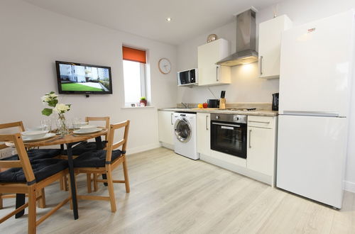 Photo 12 - 1 bed Apartment Close to Football Grounds