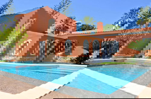 Foto 14 - Villa in Quiet Area with Private Pool near Golf Courses & Marina
