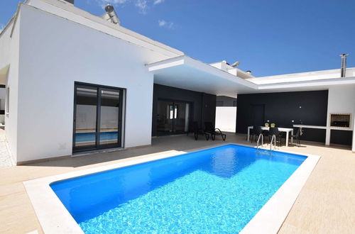 Photo 25 - Modern Villa With Private Pool, Near the Beautiful Beach of Foz de Arelho