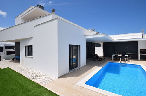 Foto 29 - Modern Villa With Private Pool, Near the Beautiful Beach of Foz de Arelho