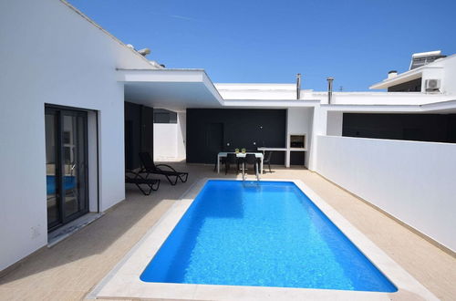 Foto 23 - Modern Villa With Private Pool, Near the Beautiful Beach of Foz de Arelho