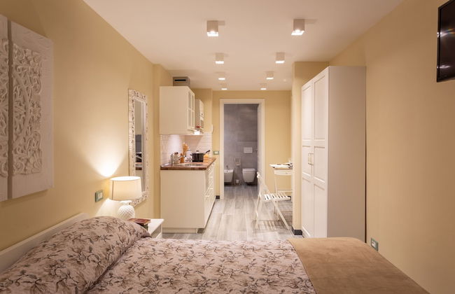 Carla's Rooms with Private Bathroom & Kitchen - Photo 2