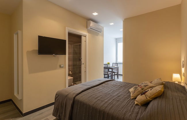 Carla's Rooms with Private Bathroom & Kitchen - Photo 1
