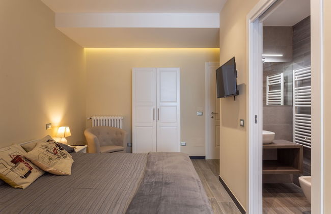 Carla's Rooms with Private Bathroom & Kitchen - Photo 7
