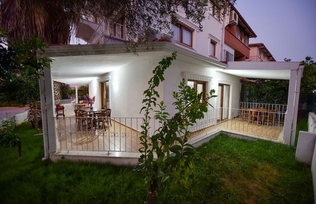 Infinity Rainbow Villa - Photo 1