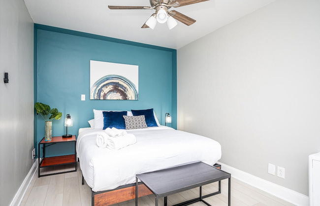 ATL downtown 2BR King Bed FREE parking - Photo 8
