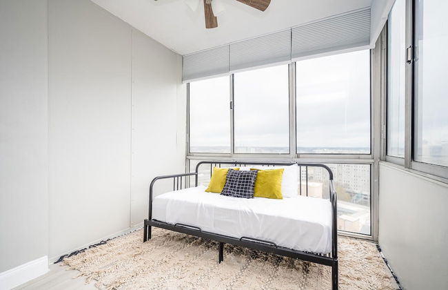 ATL downtown 2BR King Bed FREE parking - Photo 4