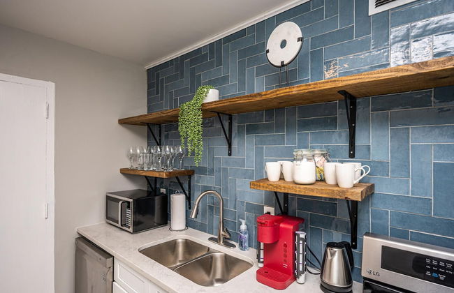 ATL downtown 2BR King Bed FREE parking - Photo 10