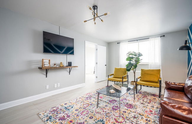 ATL downtown 2BR King Bed FREE parking - Photo 21