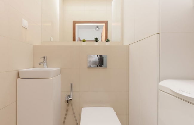 Spacious Apartment + Parking by Renters - Photo 26