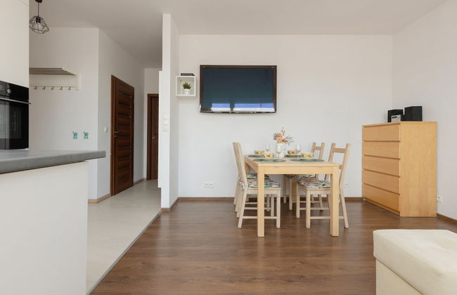 Spacious Apartment + Parking by Renters - Photo 15