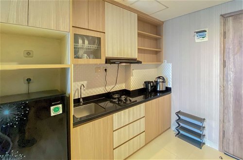 Foto 5 - Minimalist And Homey 1Br Apartment At Pejaten Park Residence