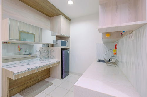 Foto 11 - Homey And Comfy 2Br Sentul Tower Apartment