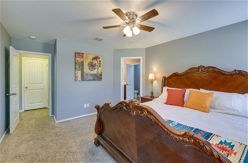 Foto 25 - Beautiful San Antonio Home w/ 75 TV & King Bed