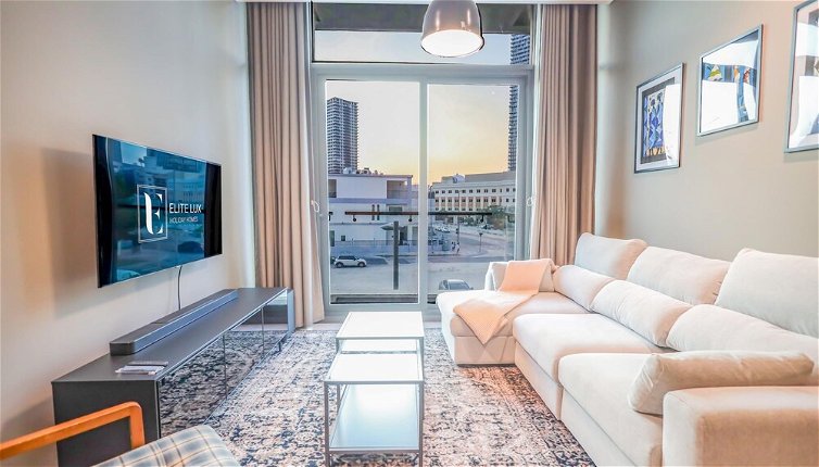 Foto 1 - Elite LUX Holiday Homes - Luxurious 1BR Suite in Signature Livings JVC - Dubai