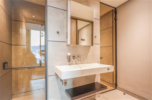 Foto 12 - Elite LUX Holiday Homes - Luxurious 1BR Suite in Signature Livings JVC - Dubai