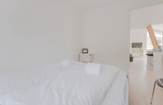 Waterfront Retreat | 2 Br Boathouse - Photo 5